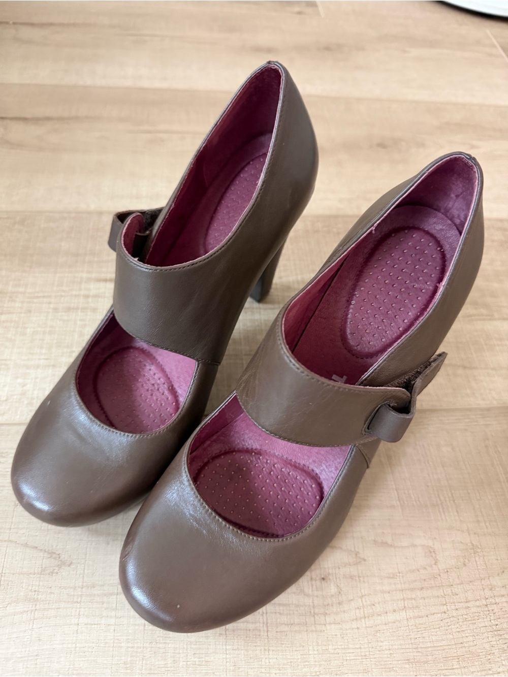 Tsubo Women's Brown leather Mary Jane Heels Pumps Shoes-7.5